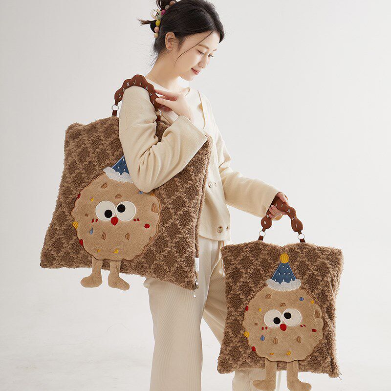 手提抱枕毯子二合一儿童汽车沙发靠垫可爱办公室学生宿舍午休被春,居家布艺,抱枕被,淘宝优惠券,粉丝福利购,淘宝优惠卷