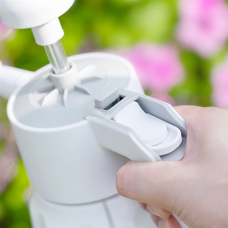 蓝小鱼气压式浇花喷水壶1.5升大容量家用消毒喷壶清洁喷壶多功能