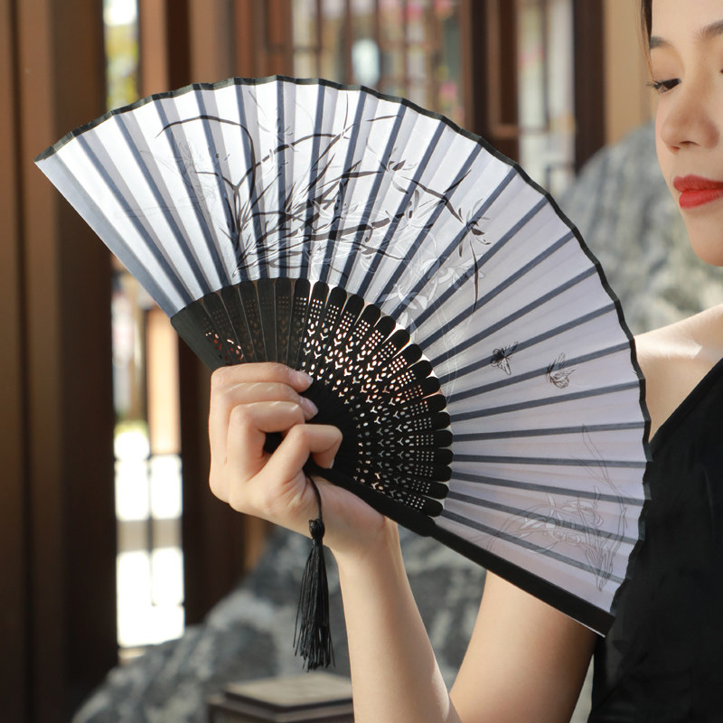 中国风黑色水墨画旗袍扇子随身夏天古风中式流苏折扇便携汉服竹扇图片