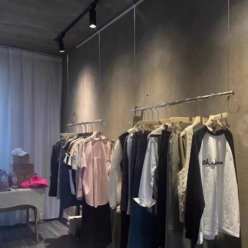 服装店展示架不锈钢拉丝吊架橱窗衣架挂杆钢丝吊架女装店倒挂货架