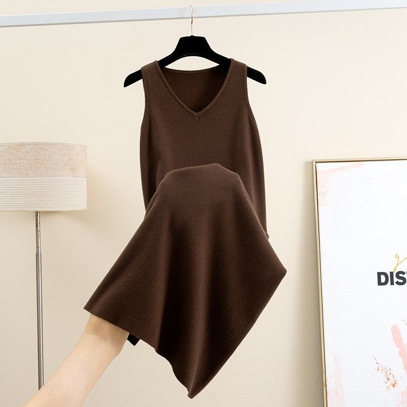 中长款V领针织连衣裙女2024秋冬新款无袖内搭背心过膝毛衣打底裙