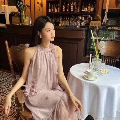 法式温柔立体花朵无袖挂脖连衣裙女装夏季新款宽松渡假海边长裙