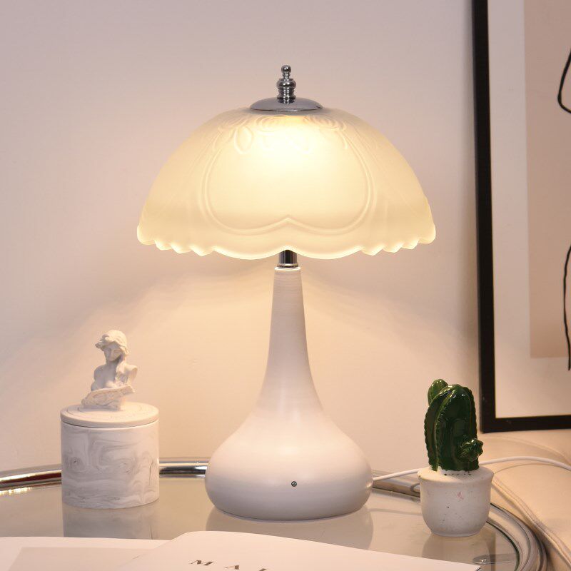 奶油风台灯卧室床头灯轻奢高级感2024年新款主卧结婚公主风长明灯