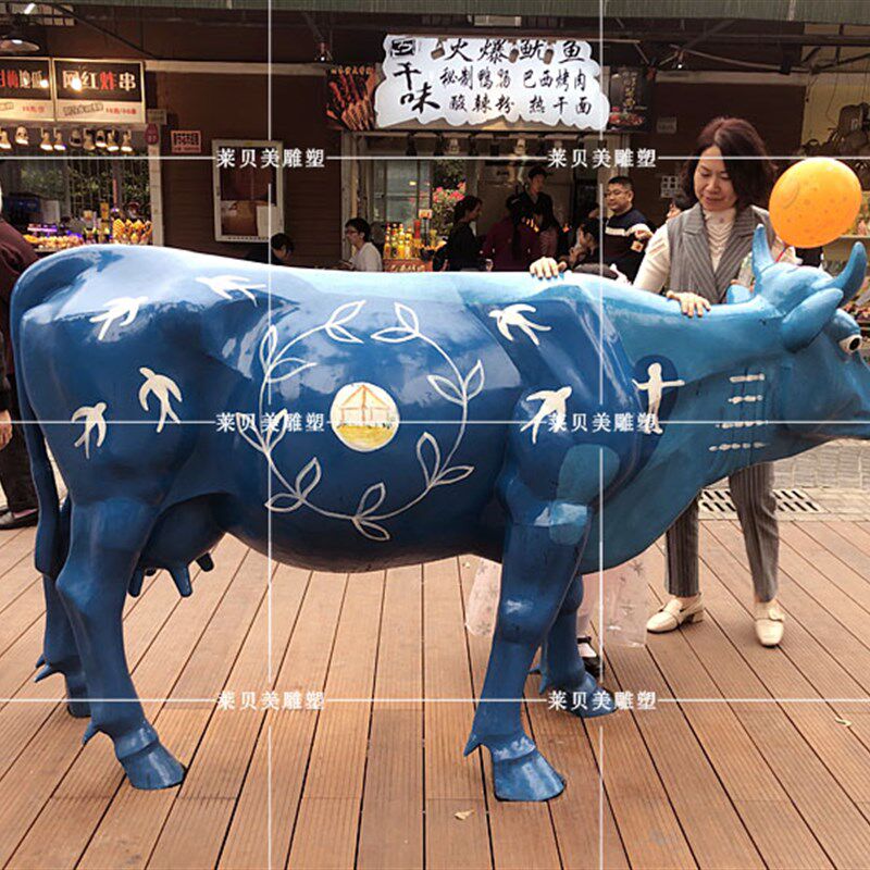 广东省旅游景点商业休闲街广场玻璃钢彩色牛动物美陈艺术雕塑