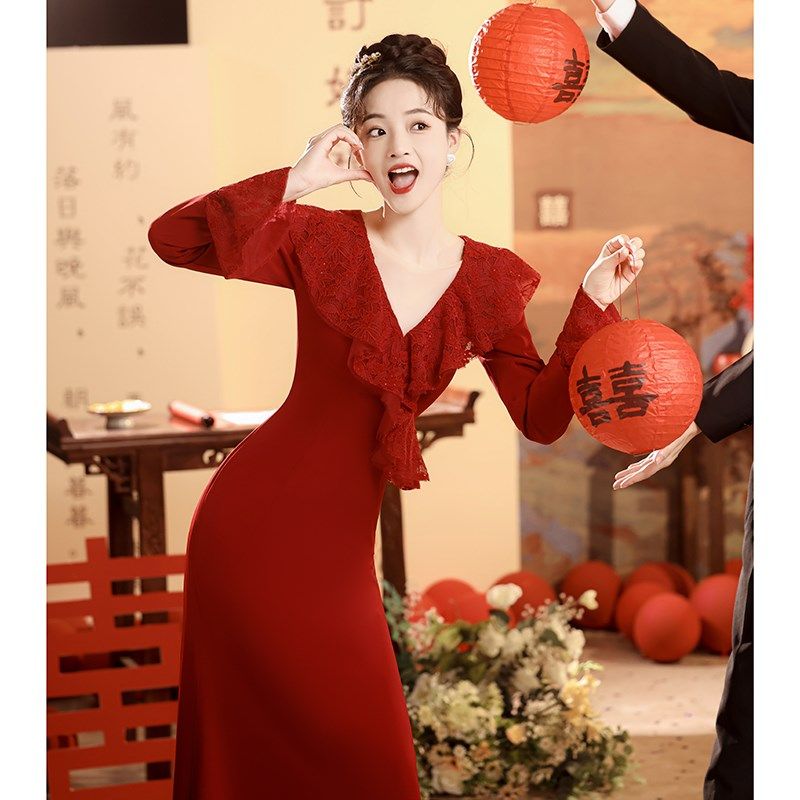 长袖敬酒服新娘v领缎面酒红色订婚结婚晚礼服裙女2024新款秋冬季
