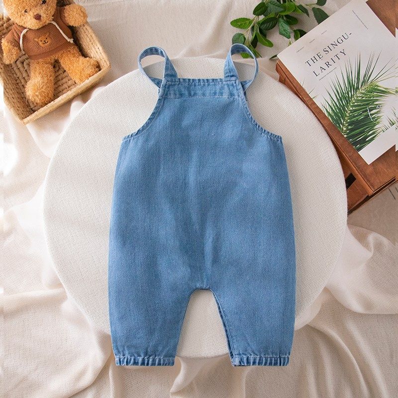 婴儿牛仔背带裤春秋蓝色男宝吊带裤按扣开裆女婴外出裤子时尚洋气