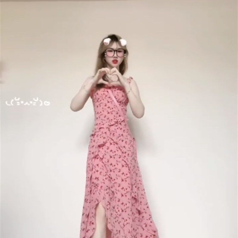 粉红色碎花吊带连衣裙女夏季海边度假法式收腰显瘦开叉a字长裙子