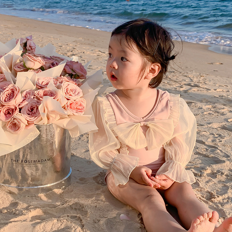 2023新款女童女宝宝粉色蕾丝防晒长袖连体泳衣女孩度假洋气游泳装