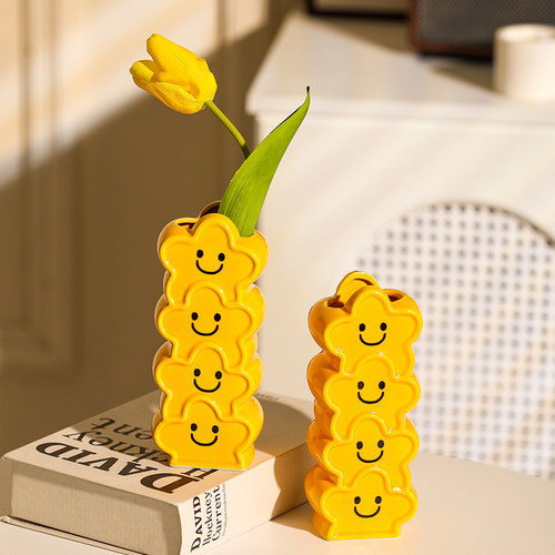 创意桌面迷你小花瓶2024新款高级感陶瓷情绪稳定花瓶摆件客厅插花