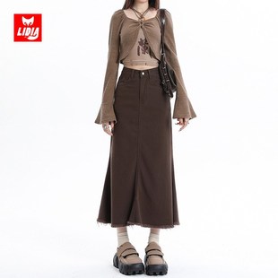 深咖色复古毛边牛仔半身裙女秋季2024新款高腰显瘦包臀a字鱼尾裙