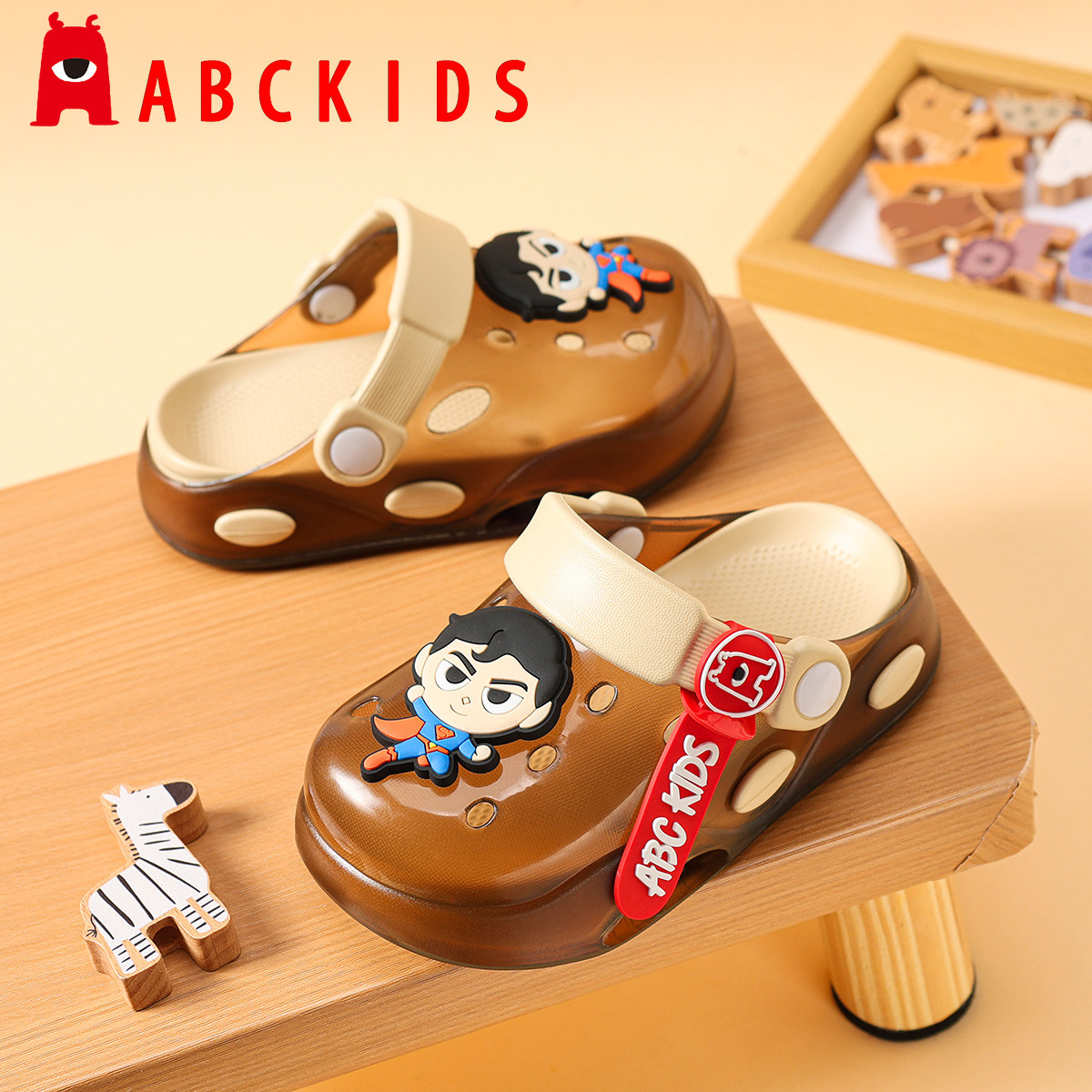 超人儿童洞洞鞋男童夏季新款蝙蝠侠凉鞋防滑外穿宝宝拖鞋沙滩凉拖