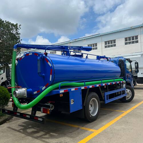 【程力集团】出口东风右驾多利卡4x2小型5立方米真空泵吸污车