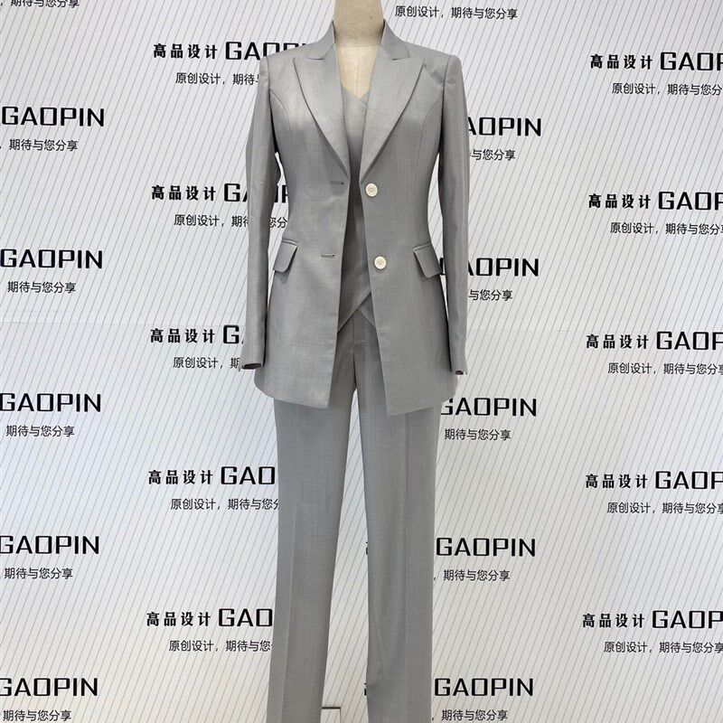 2021年秋季新款浅灰色单排扣三件套西装套装女职业商务小西服外套