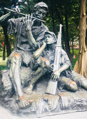 红色文化主题雕塑玻璃钢艰苦岁月人物摆件博物馆纪念铜雕工艺品