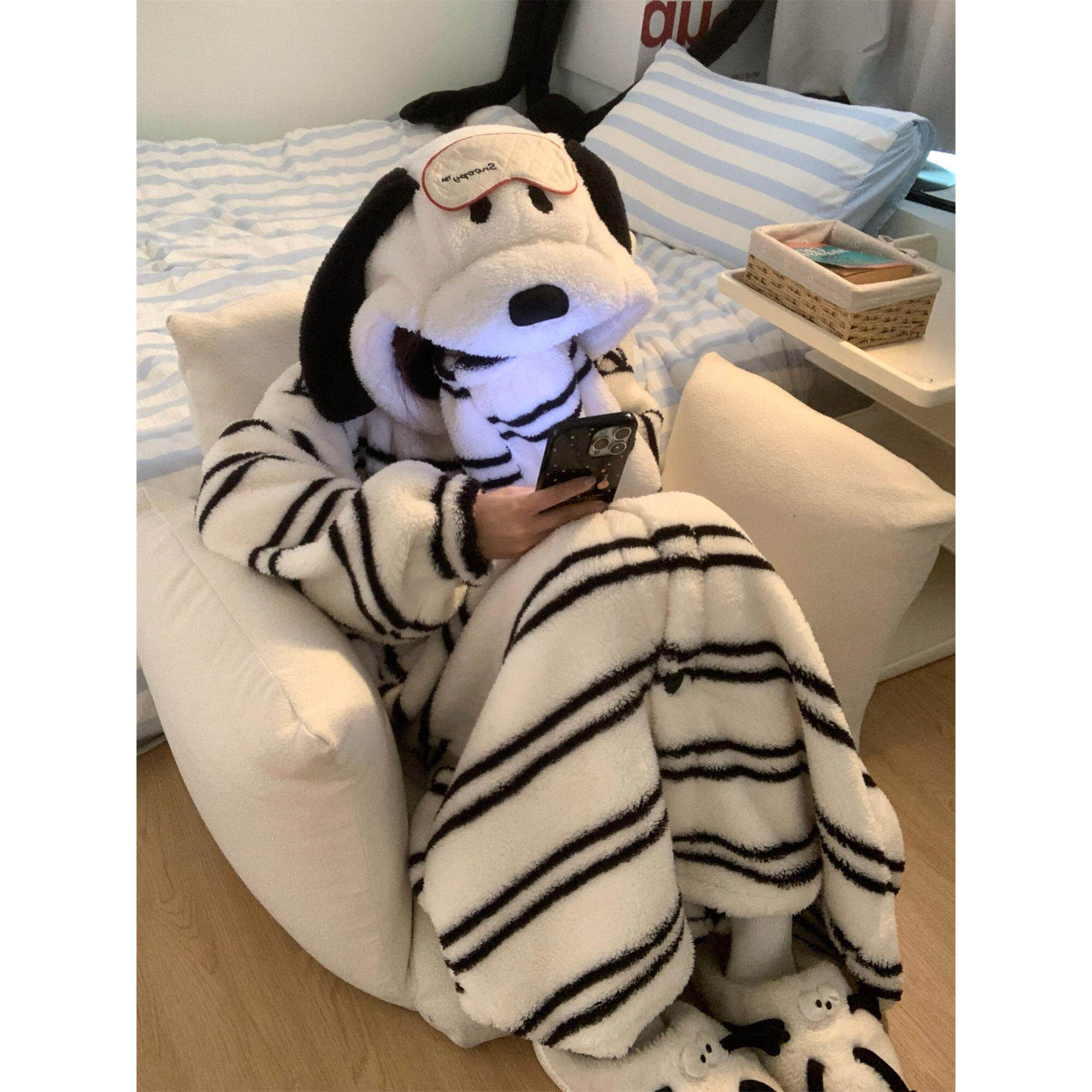 加绒加厚珊瑚绒睡袍女秋冬季新款可爱连帽小狗睡衣家居服冬天睡裙