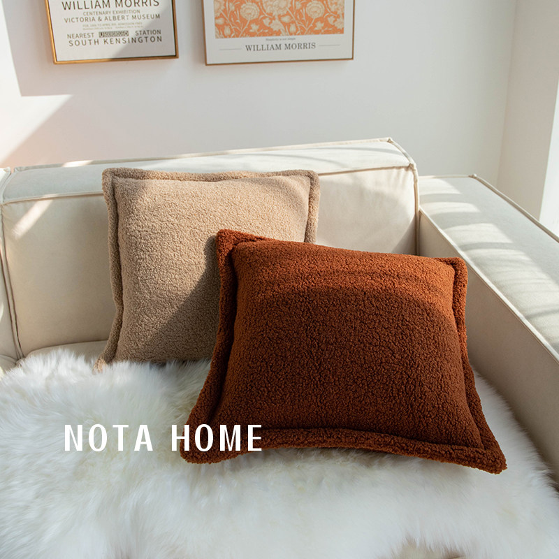 毛绒纯色抱枕轻奢客厅沙发靠枕女生睡觉抱枕床上靠枕车用靠垫枕芯