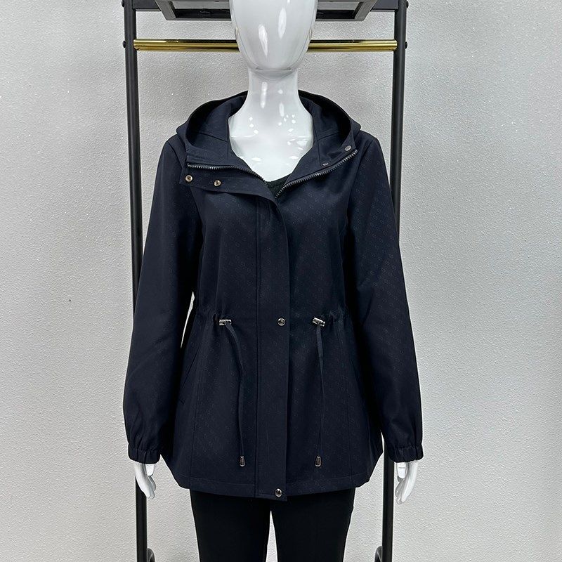 中老年妈妈春装风衣外套女大码2024新款洋气上衣休闲显瘦连帽夹克