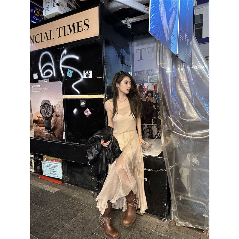 Xinlei Lin  流浪仙卡其色黑色双色飘逸感大摆量吊带连衣长裙