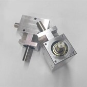 小型转角器90度1 1螺旋伞齿轮轴12mm同向双输出轴差速总成齿轮箱