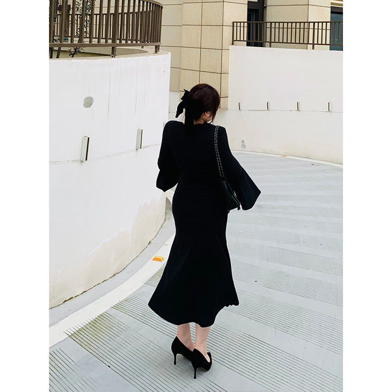 dese嘚瑟软糖大码V领连衣裙胖mm喇叭袖性感小黑裙鱼尾礼服裙子