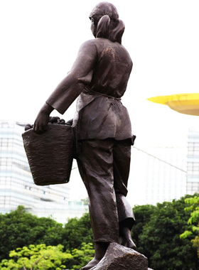 玻璃钢仿铜摘荔枝少女人物雕塑大型公园园林景观雕像铸铜广场摆件