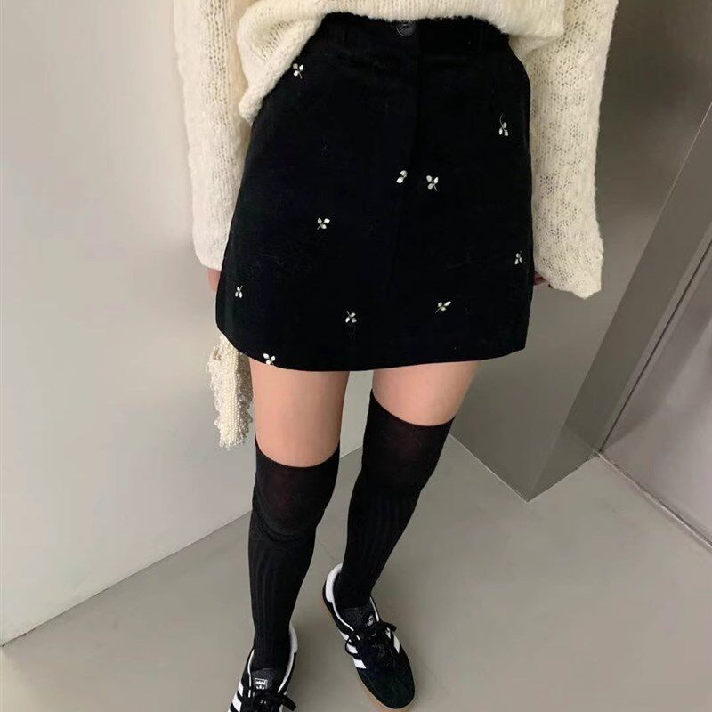 大码毛呢半身裙女2024新款冬季加厚a字裙胖mm显瘦遮肚子黑色短裙
