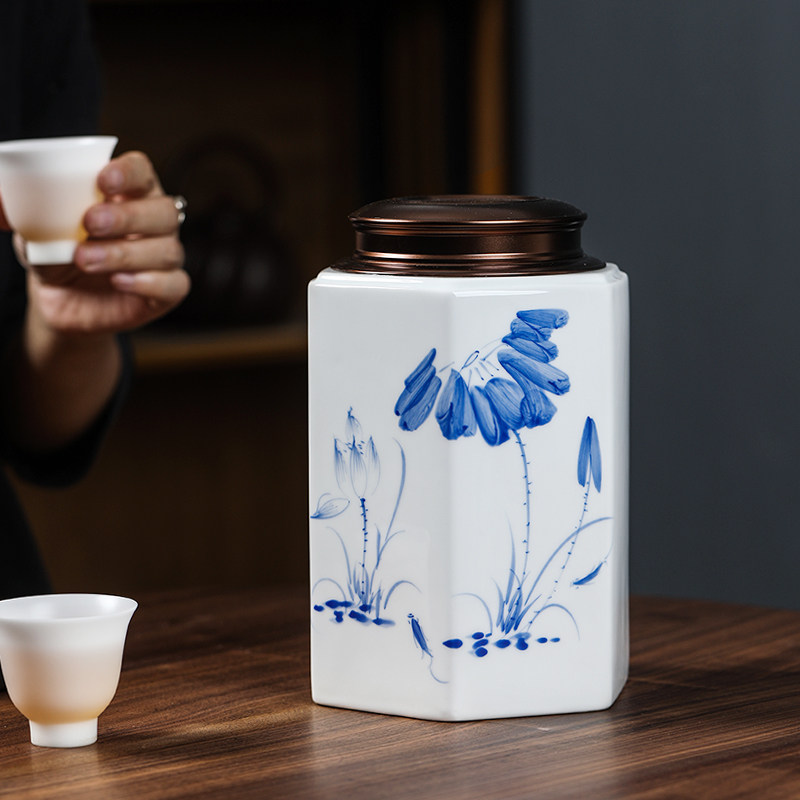 手绘茶叶罐陶瓷茶罐密封罐储茶罐大中小号高端家用摆件普洱茶红茶