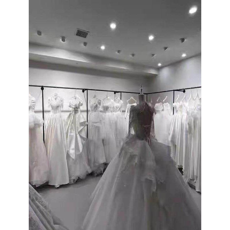 婚纱架子壁挂式上墙高档礼服秀禾专用简约货架女装西服展示架定做