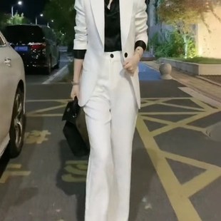 时尚洋气高级感白色西装职业套装女春秋2023新款微喇裤两件套气质