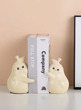可爱抱抱梨陶瓷书立书架摆件家居饰品简约客厅卧室酒柜样品房摆设