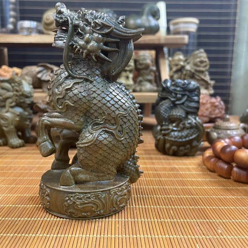 天然绿檀木香檀木祥瑞麒麟木雕手把件摆件转运文玩桌面家居工艺品