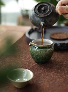 泥想家手工龙窑柴烧荷叶绿色公道杯 开片可养冰裂纹茶海分茶器皿