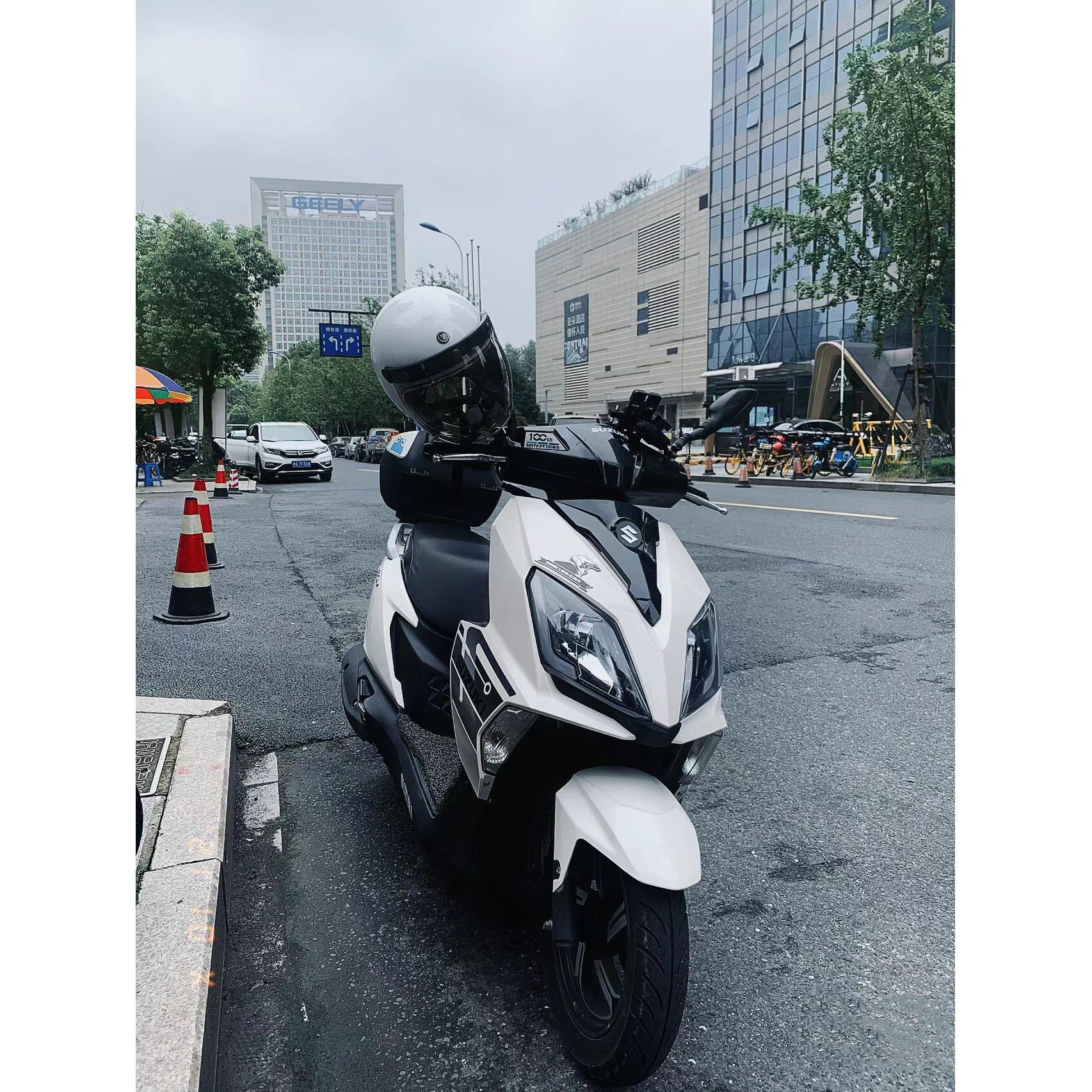 国四电喷铃木UY125cc复古弯刀踏板车水冷海王星超人可上牌摩托车