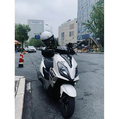 国四电喷铃木UY125cc复古弯刀踏板车水冷海王星超人可上牌摩托车