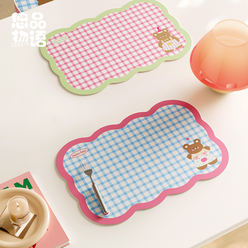 熊崽日记少女心格子卡通pvc餐垫防水防油餐桌碗碟隔热垫易打理,居家布艺,餐垫,淘宝优惠券,粉丝福利购,淘宝优惠卷