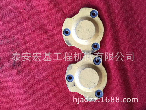 山推BD05/肥城金城ZL15变速箱中间轴端盖  BD05-00004