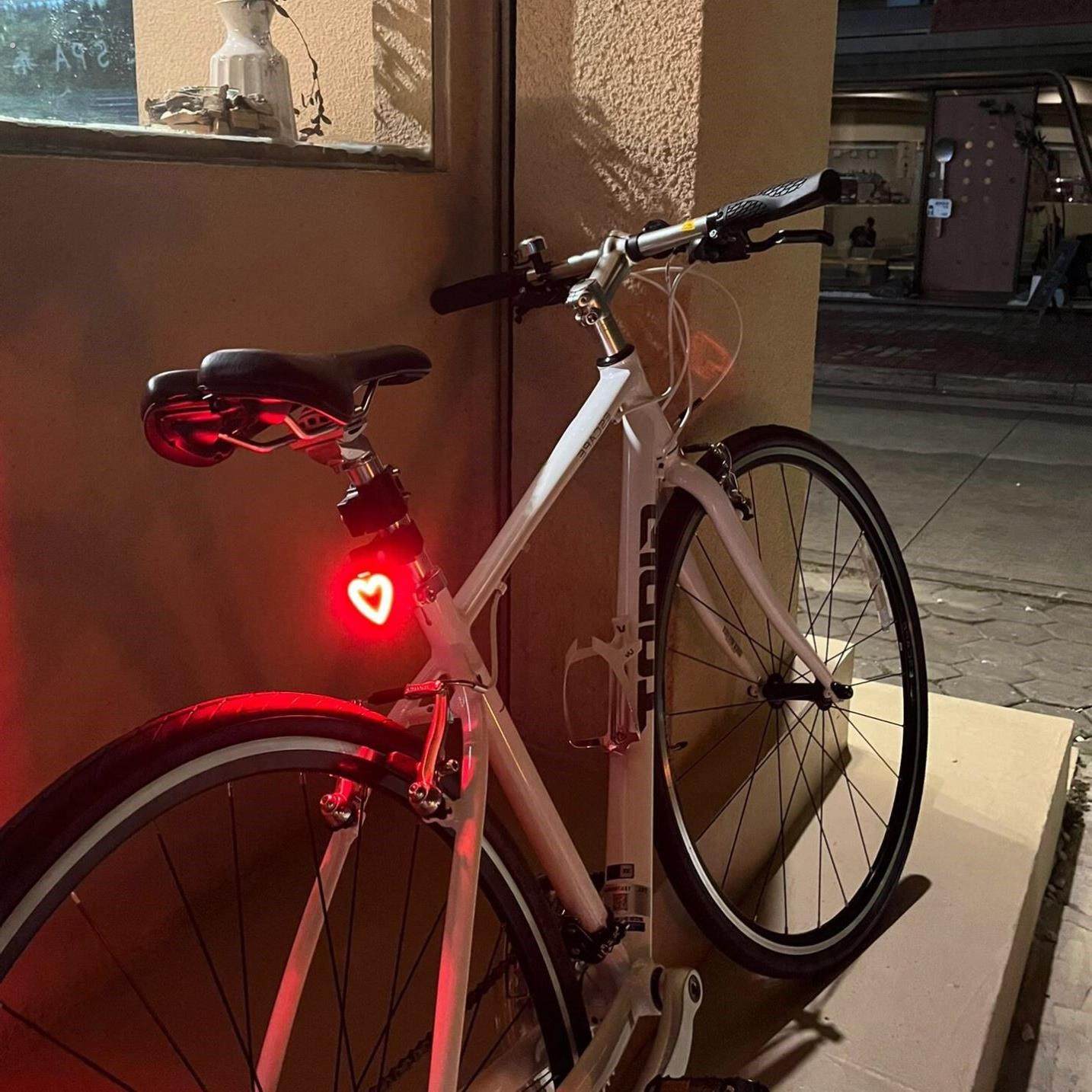 公路车爱心尾灯自行车后尾灯usb充电登山车灯夜骑行警示灯小配饰