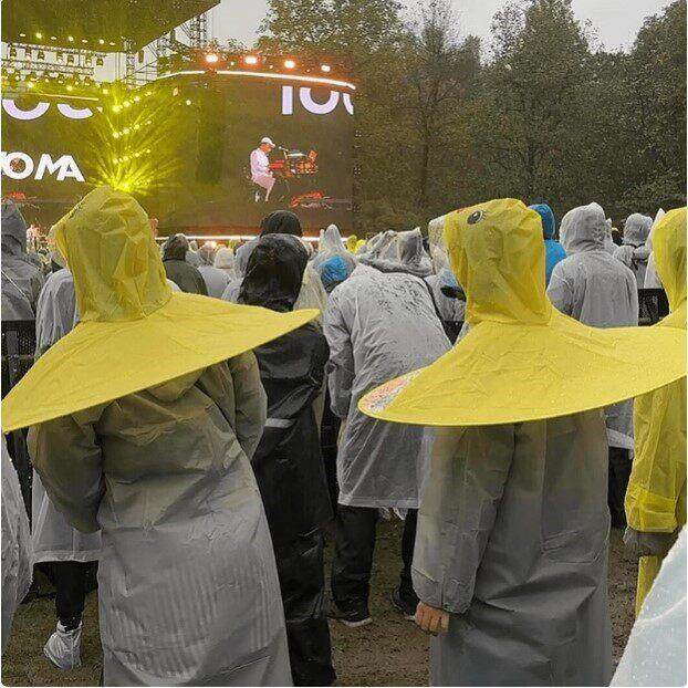 小鸭子黄色演唱会雨衣全身加厚放大音乐节成人防雨外衣专为儿童和
