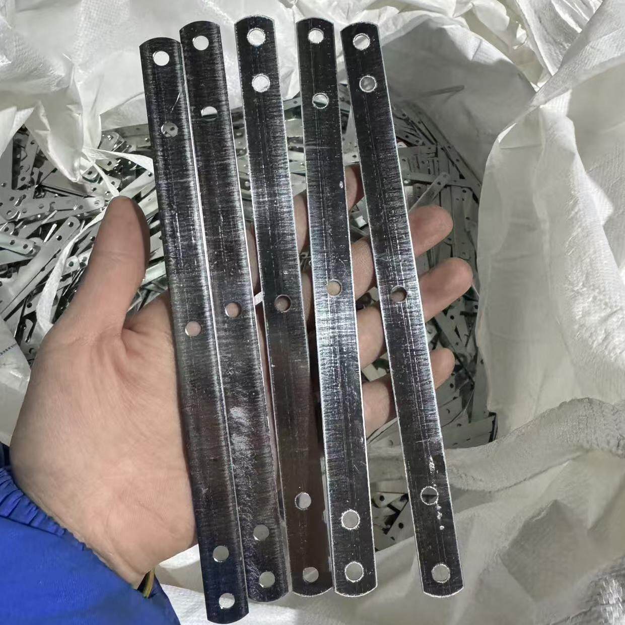门窗窗框安装固定片带卡镀锌铁一字家具连接片铝合金木门固定拉片