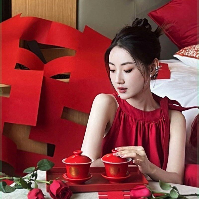 新娘晨拍礼服小众轻婚纱晨袍俏皮可爱红色结婚高级感新中式日常穿