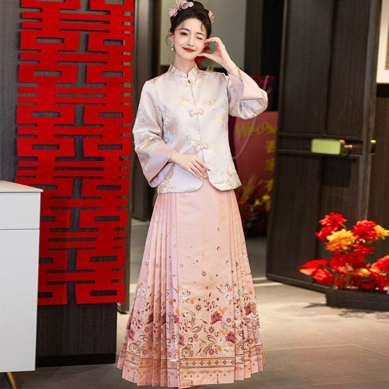 新中式敬酒服新娘小个子粉色马面裙汉服套装2025新款订婚礼服裙女
