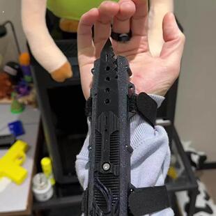 刺客信条袖剑创意炫酷可旋转弹射收缩剑玩具搞怪抽象小礼物送朋友