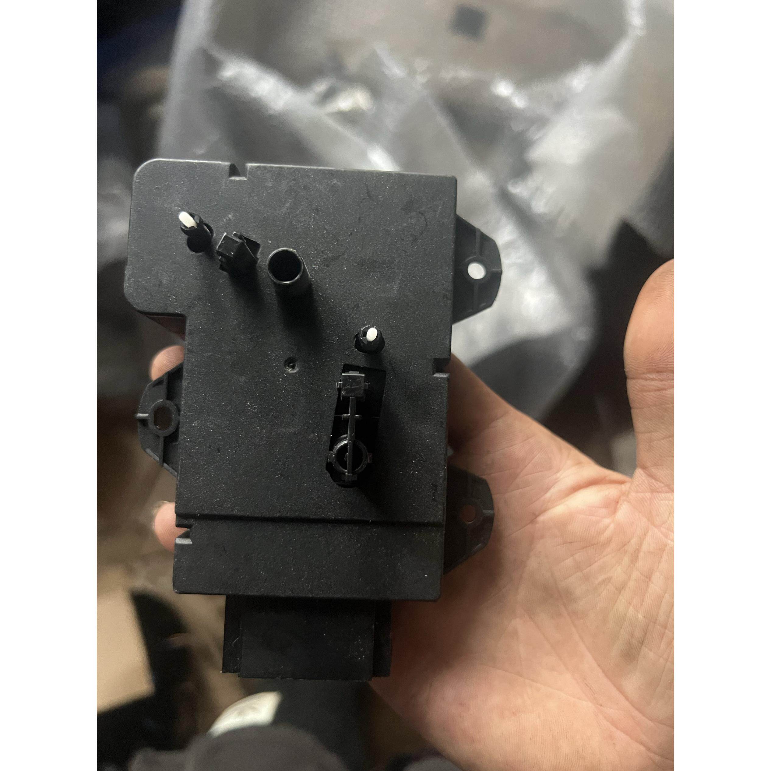 五菱宝骏560530威马Ex5前排电动座椅控制器开关调节按钮