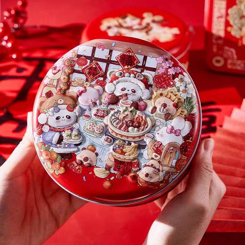 2026网红新年马年圆形马口铁盒饼乾盒千层蛋糕盒脆片巧克力糖果盒