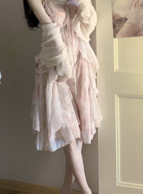 一颗甜桃《破碎感女主》春秋新款V领吊带连衣裙仙女裙甜美