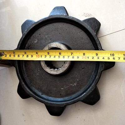 谷王收割机驱动轮行走轮中联自走打捆机行走加厚8齿18键农机配件