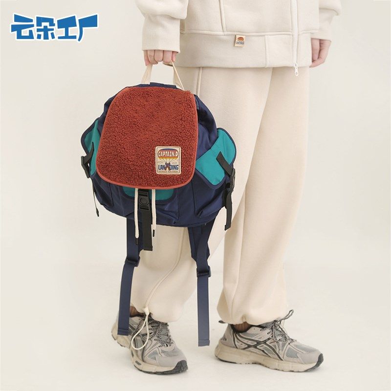 云朵工厂飞行员毛绒伞兵小包撞色轻便通勤抽绳翻盖双肩包多口袋新