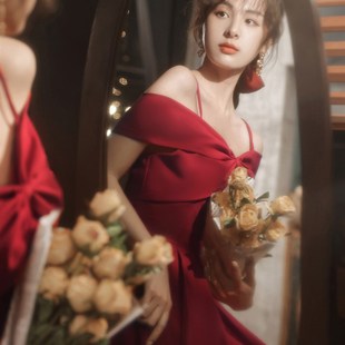 法式一字肩红色敬酒服新娘小个子订婚连衣裙显瘦高级感晚礼服裙子