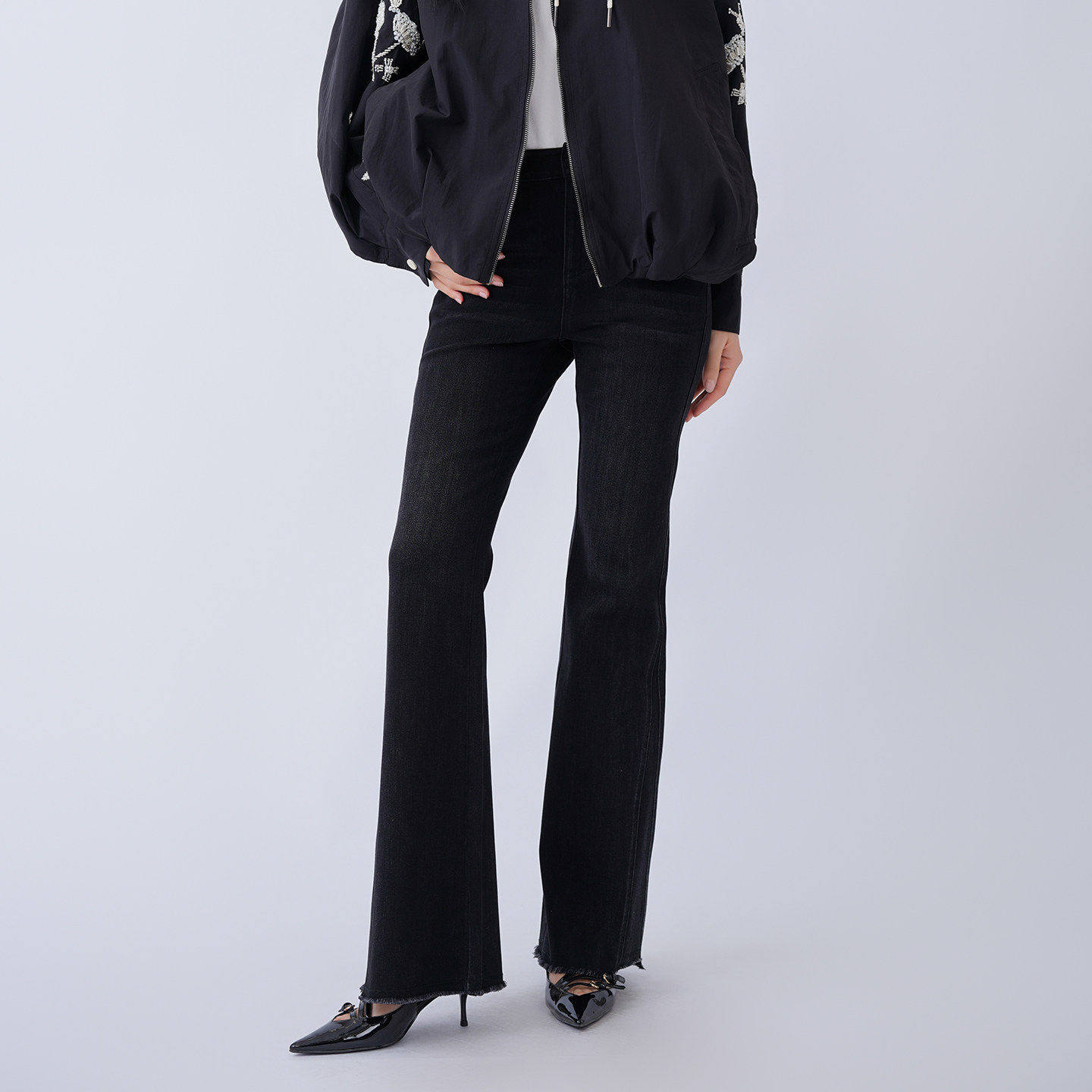 艾蜜丰牛仔裤2026春新款修身窄版时尚显瘦直筒长裤百搭女裤子女