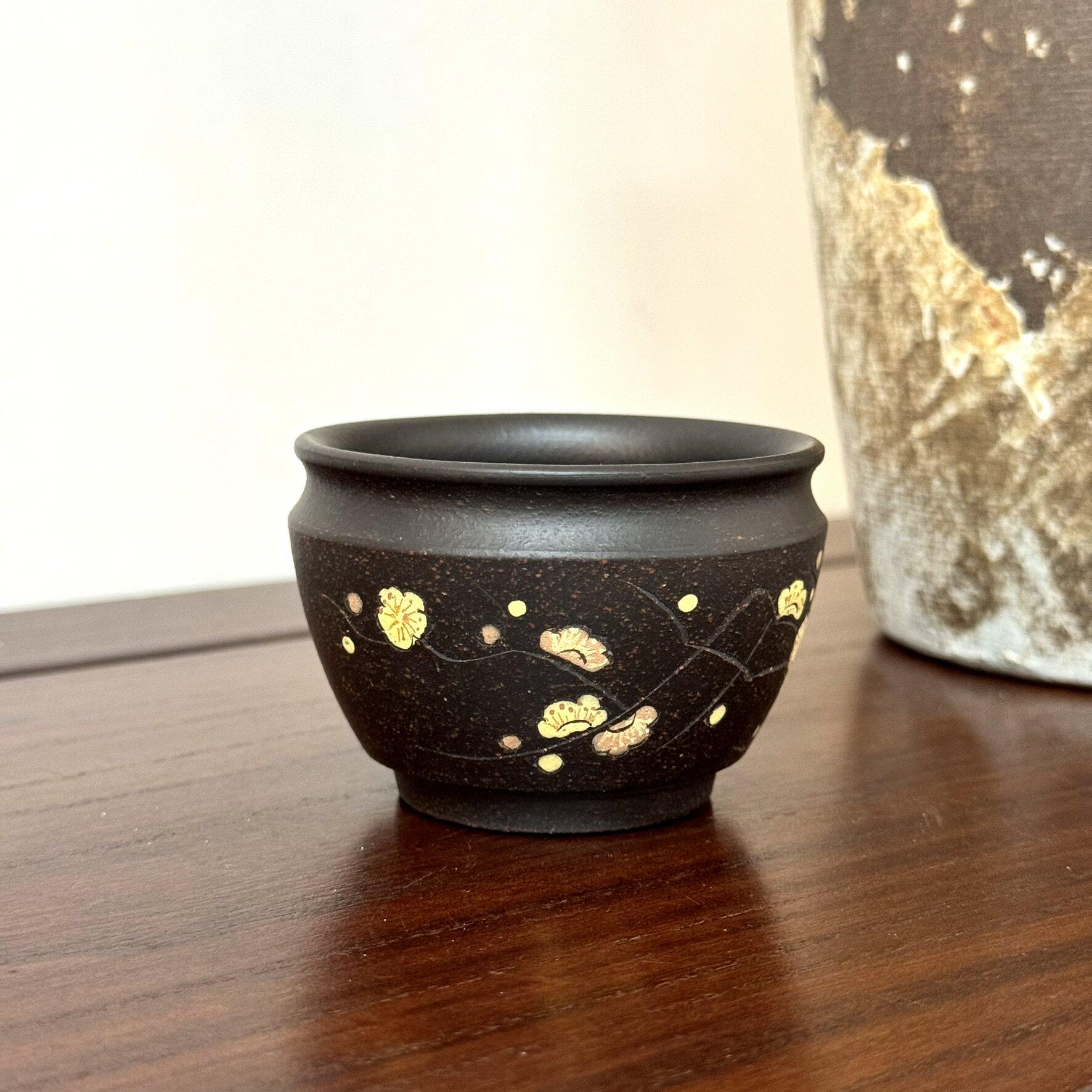 宜兴徐俊紫砂杯手绘双色梅花主人杯斗笠杯原矿黑金砂茶杯110ml